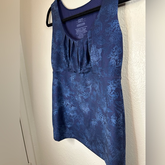 Patagonia - Gently Used Active Women’s Top - Floral Blue - Size Small - Picture 3 of 6